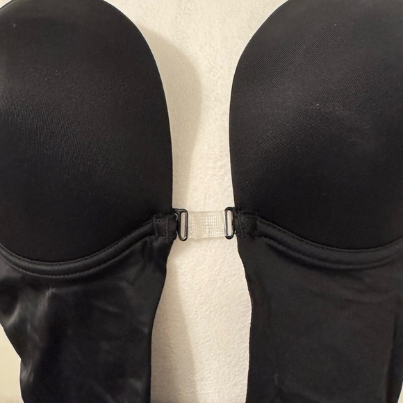 Black Plunge Bra with Form-Fitting Silhouette - Picture 12 of 14